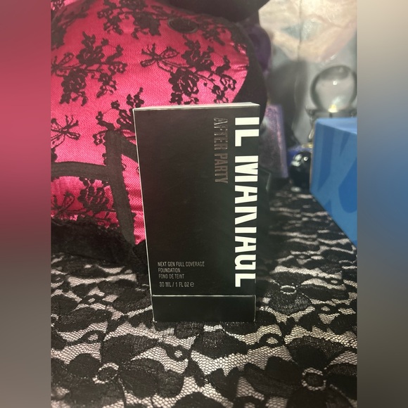 Il makiage After Party Full-Coverage Foundation in shade #030 - Picture 4 of 6